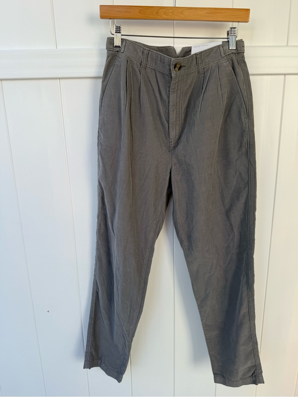 American Eagle Outfitters super High Waist  Corduroy Gray Pleated Chinos